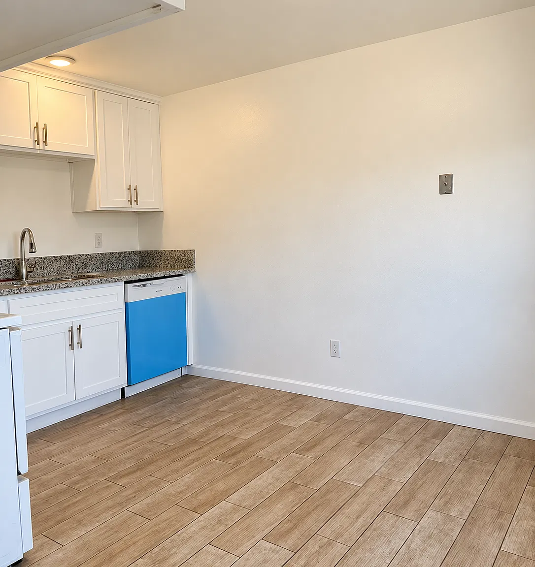 2711 Hollyhock Ln — Photo 3