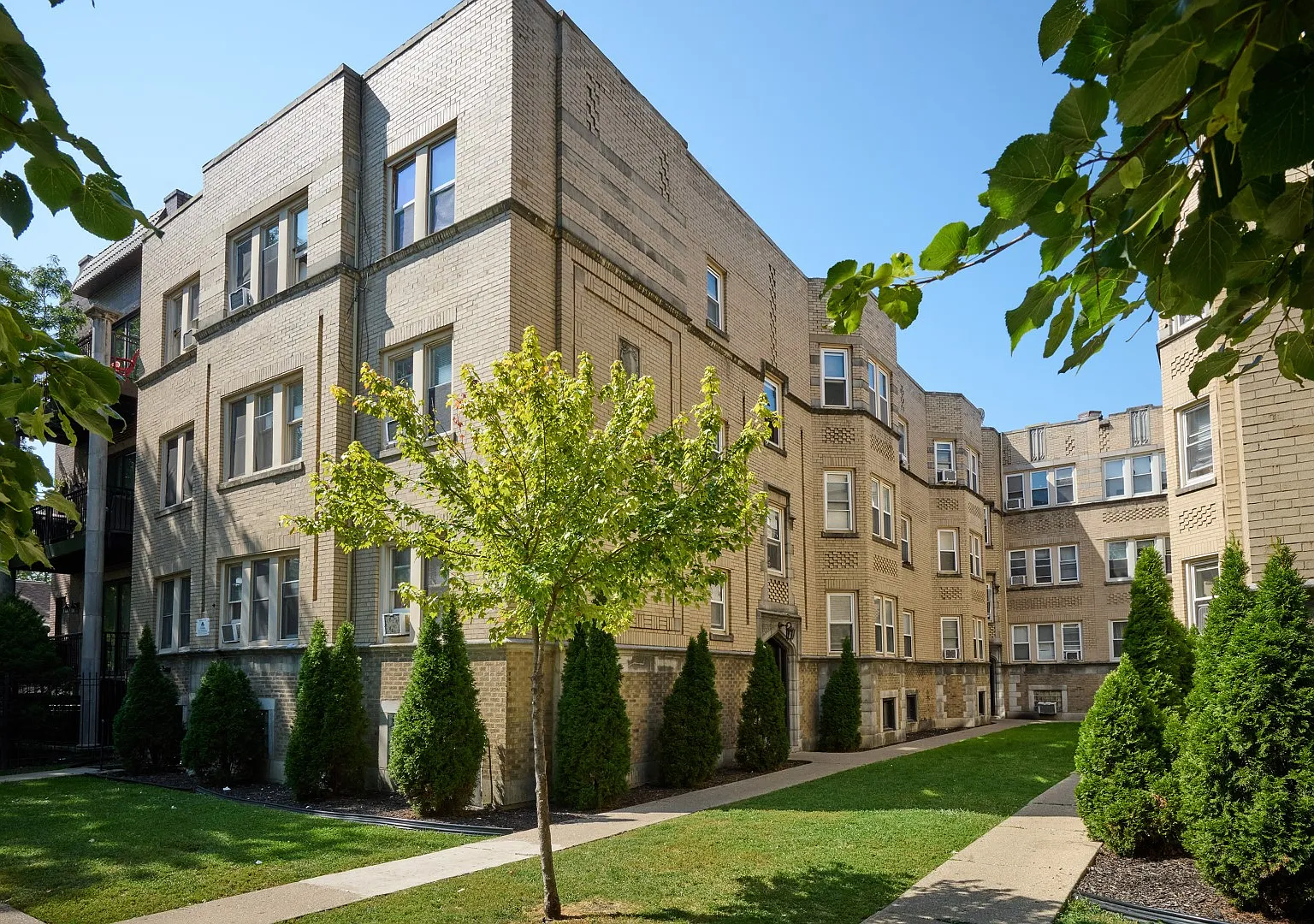 2 bed, 900 sqft, $1,650 — Photo 1