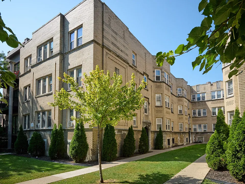 6322 N Albany Ave #1W