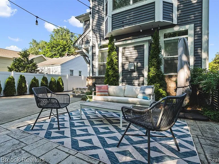 402 N Alexander Ave — Photo 32