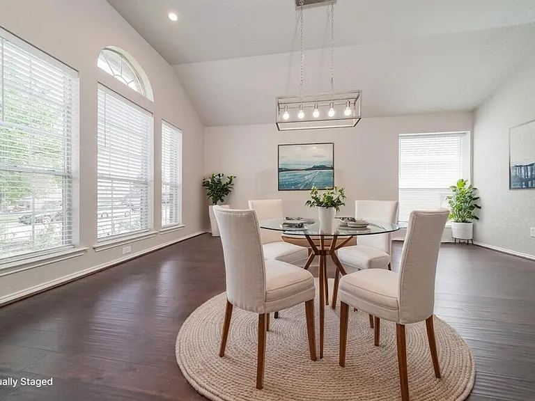 1005 Fort Apache Dr — Photo 5