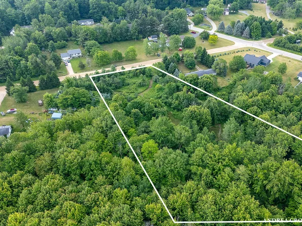 9347 S Cedar Dr, Allendale, MI 49401