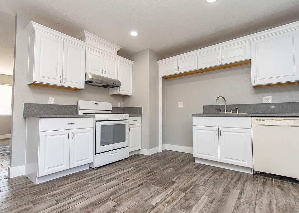1st image of 725 Lambert Way APT 2