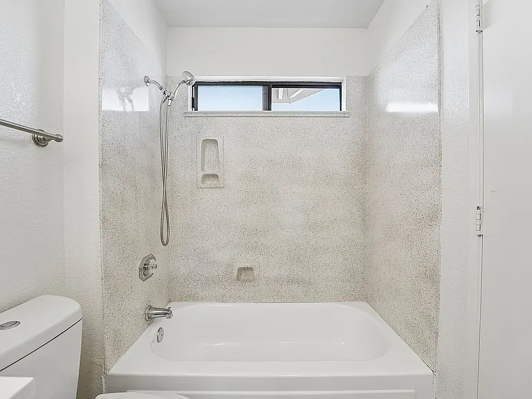 39-web-or-mls-403-425 Junction Ave 109A-S1807-035
