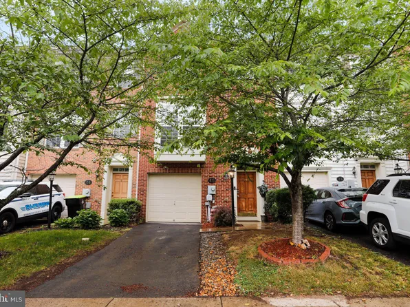 40 Lullwater Way, Falling Waters, WV 25419