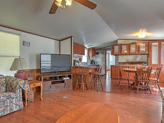 3rd image of 262 Klepper Ln