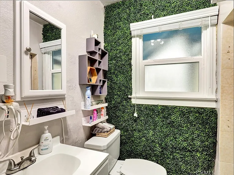 Unit 3 bathroom