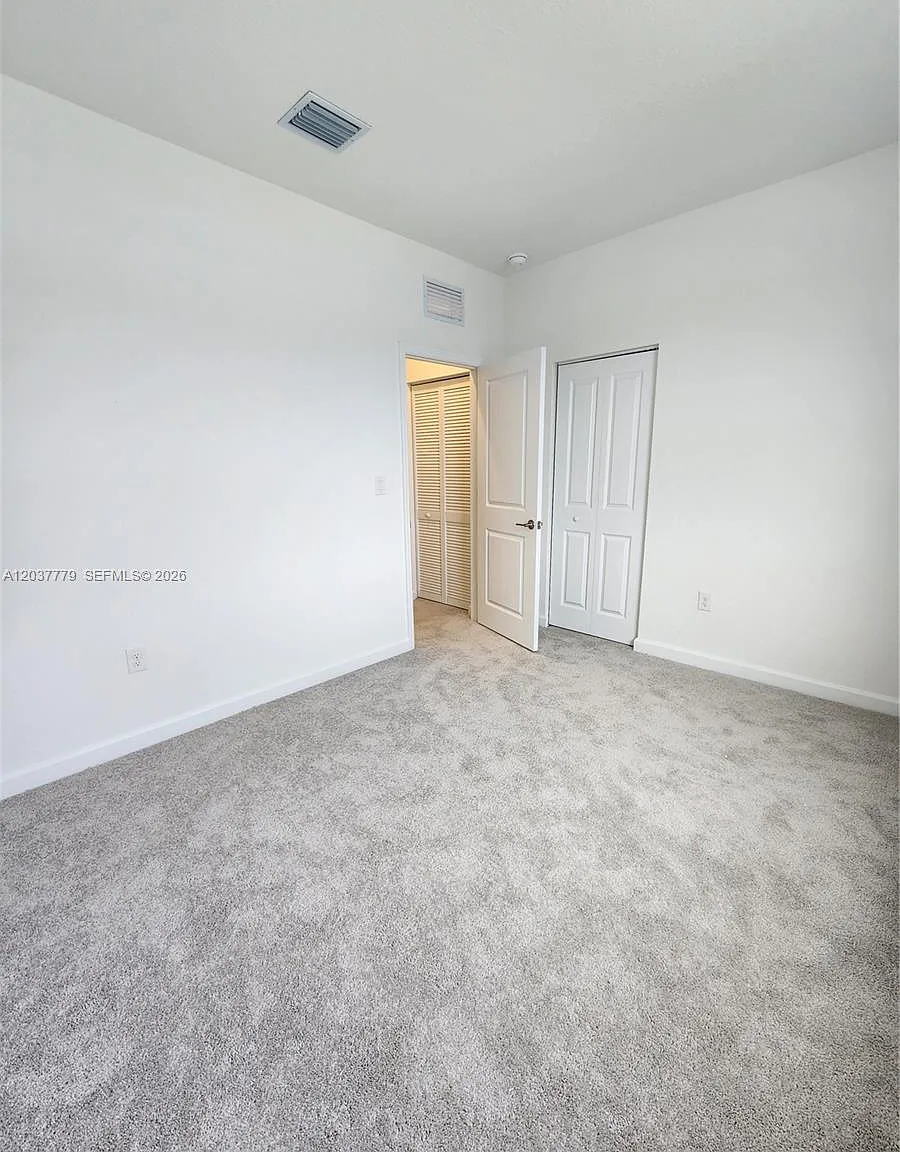 3 bed, 3.0 bath, $2,500 — Photo 4