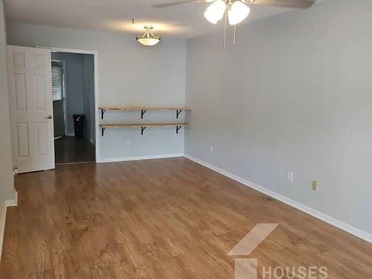 553 Memorial Drive Ext #X — Photo 3