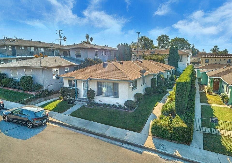 1st image of 878 Carillo Dr