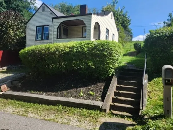 106 Kidder Ln, Canonsburg, PA 15317
