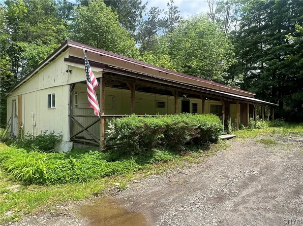 2872 W River Rd, Cortland, NY 13045