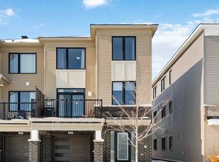 2084 Leinster Cir, Ottawa, ON K2S2Z5