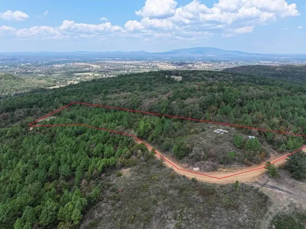 15 Round Mountain Rd, Howe, OK 74940