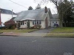 307 Bedell St, Freeport, NY 11520