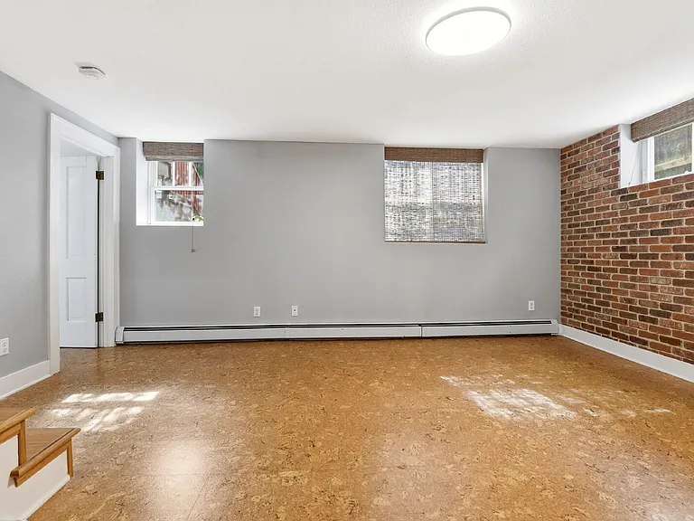 975 S Vine St — Photo 34