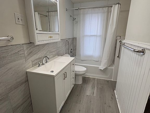 3rd image of 2803 Canby St