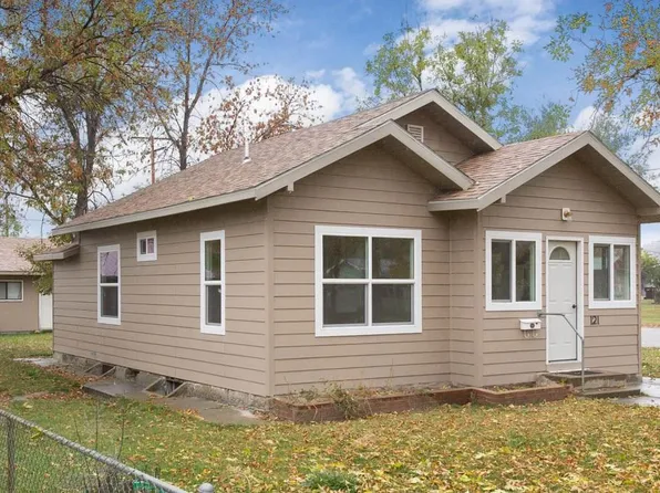 121 6th St W, Roundup, MT 59072