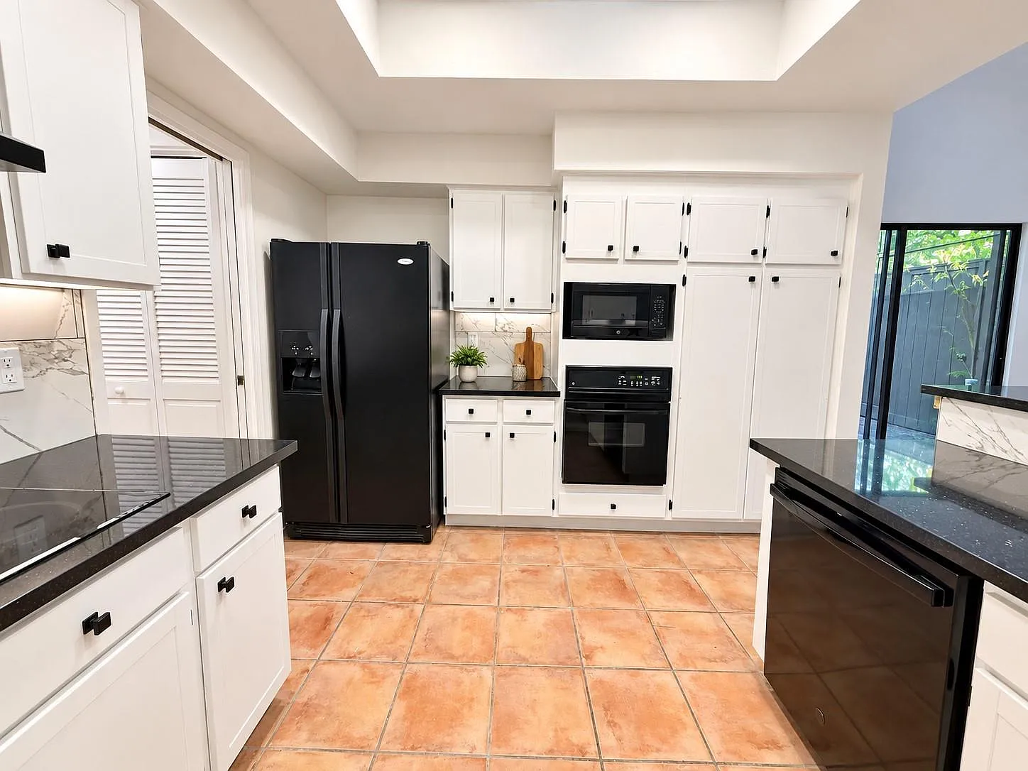 3 bed, 2.5 bath, 1814 sqft, $3,200 — Photo 4