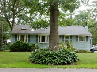 153 Paradise Rd, Oak Ridge, NJ 07438