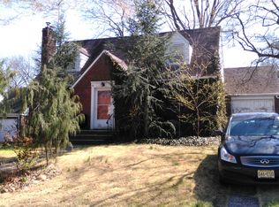 98 Midwood Rd, Teaneck, NJ 07666