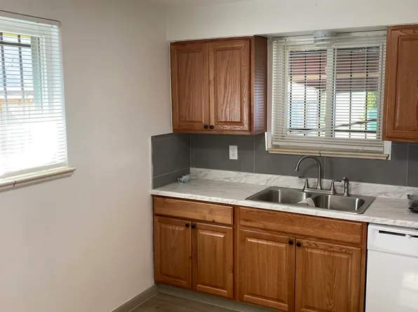 1221 Akron St, Aurora, CO 80010