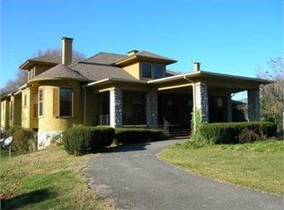 505 S Petunia Rd, Wytheville, VA 24382
