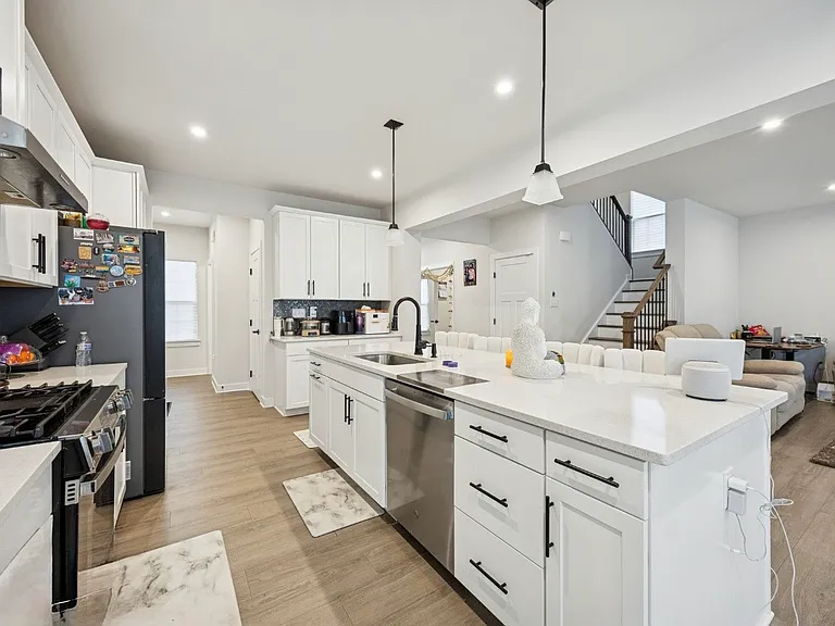 243 Chastain Dr — Photo 22