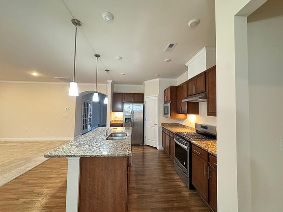 5th image of 2323 Bethpage Dr