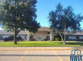 1711 E 3rd St #3, Hull, IA 51239