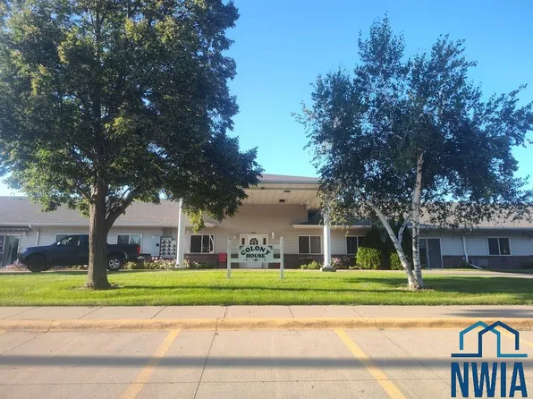 1711 E 3rd St #3, Hull, IA 51239