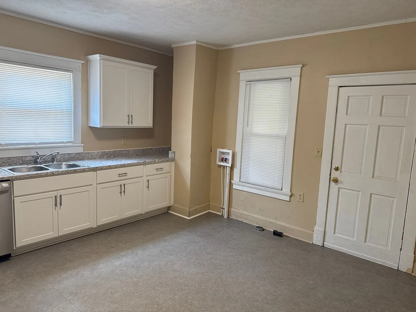 3 Bedroom 1 Bathroom home for $895! — Photo 3