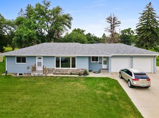 2523 El Rio Dr, Minot, ND 58701