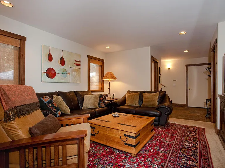 360 E Agatam Ave — Photo 17