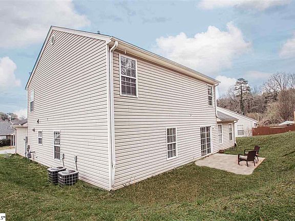 3rd image of 302 Crescentwood Ct
