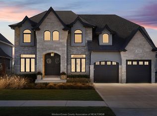 933 Chateau Ave, Windsor, ON N8P 0E6