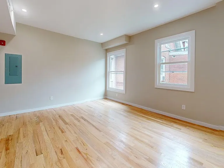 180 Edwards St — Photo 9