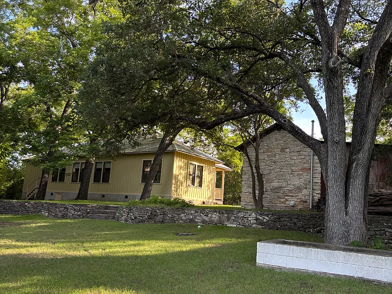 2113 Wood Acre Ln — Photo 17