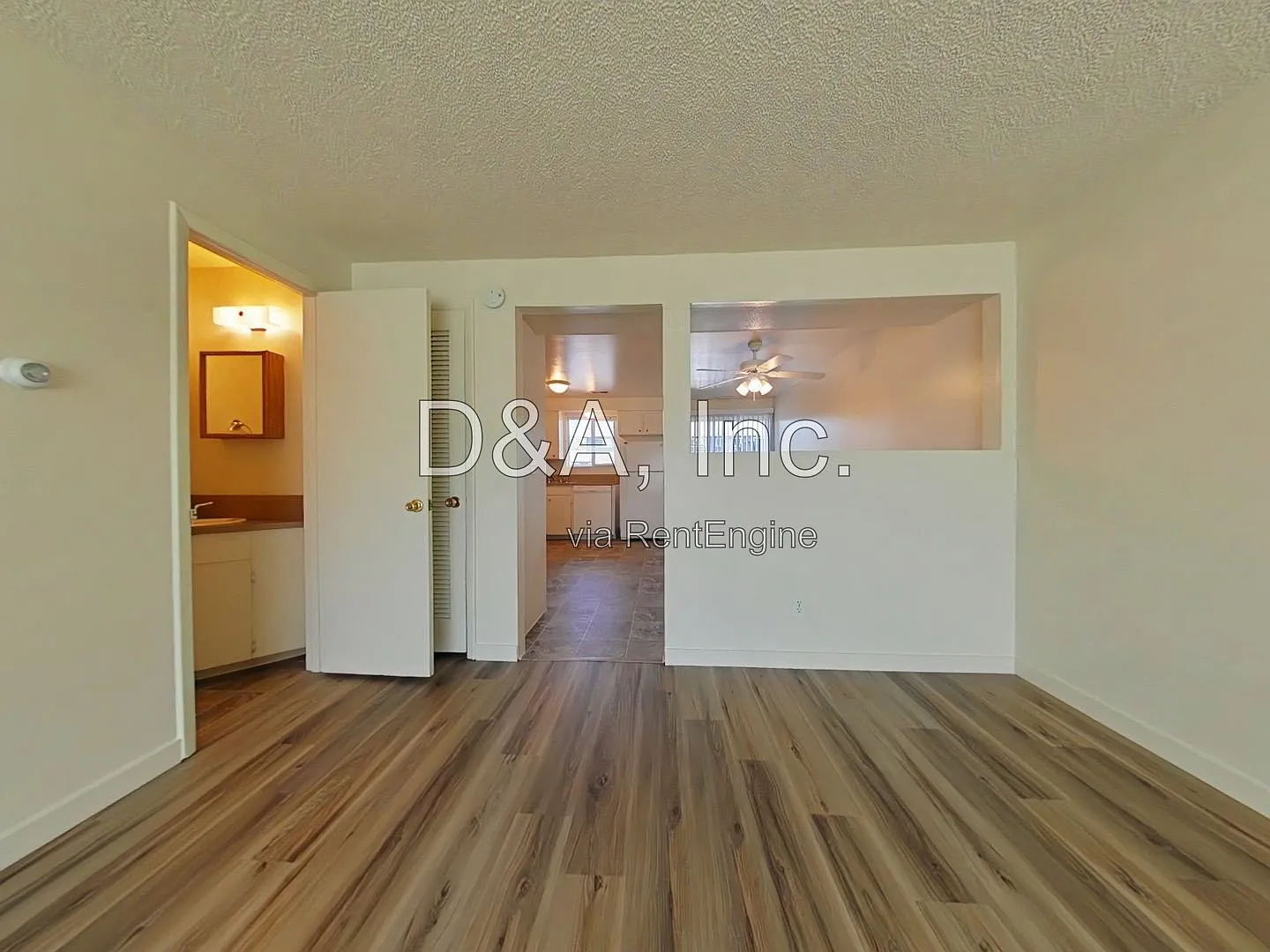 2 bed, 1.5 bath, 900 sqft, $1,295 — Photo 2
