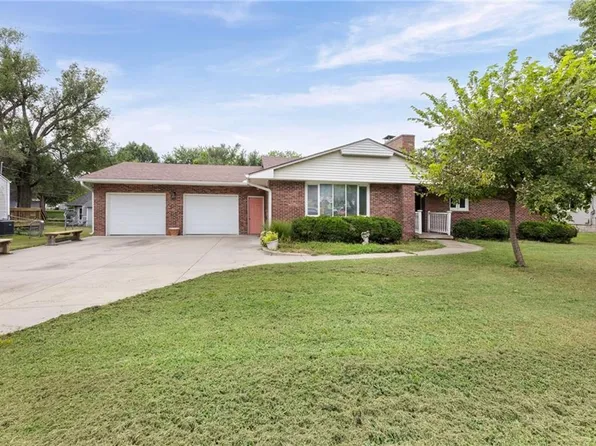 940 S Ash St, Ottawa, KS 66067