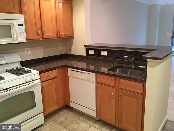 5th image of 4490 Market Commons Dr Unit 411