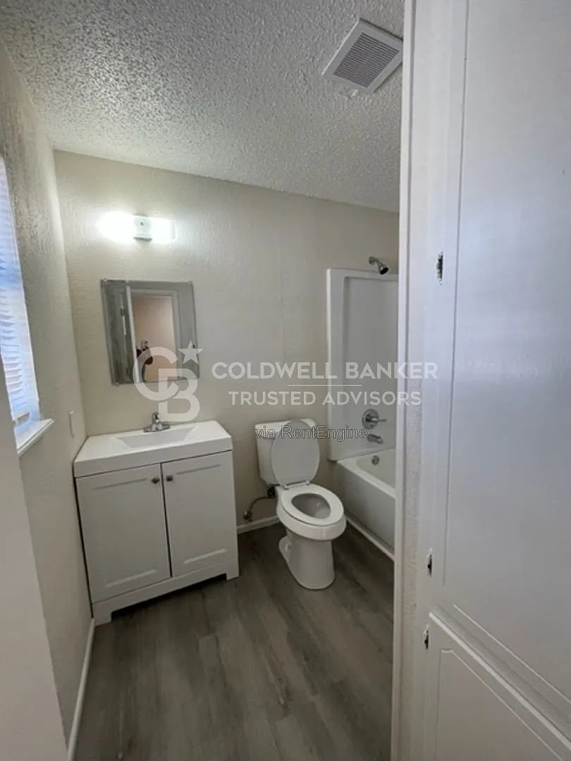 1 bed, 1.0 bath, $785 — Photo 4