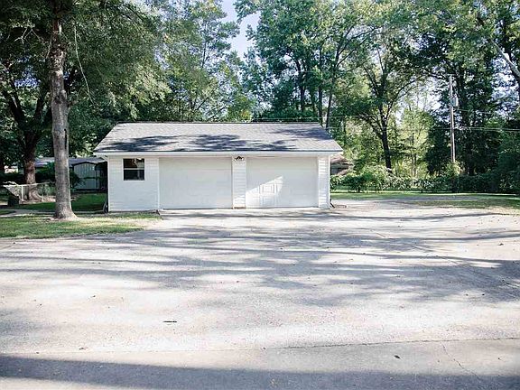 4th image of 1106 Rosewood Ln