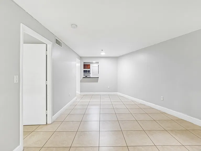The Oaks Condominium — Photo 26