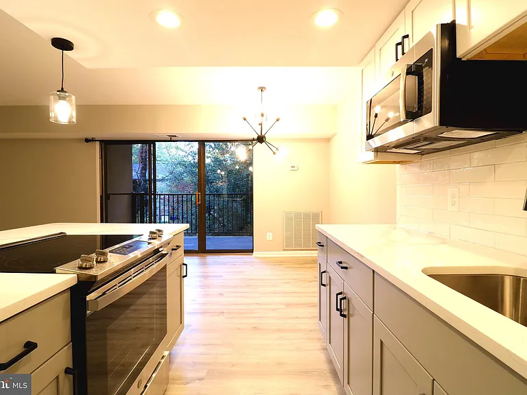 2249 Castle Rock Sq #11C — Photo 9