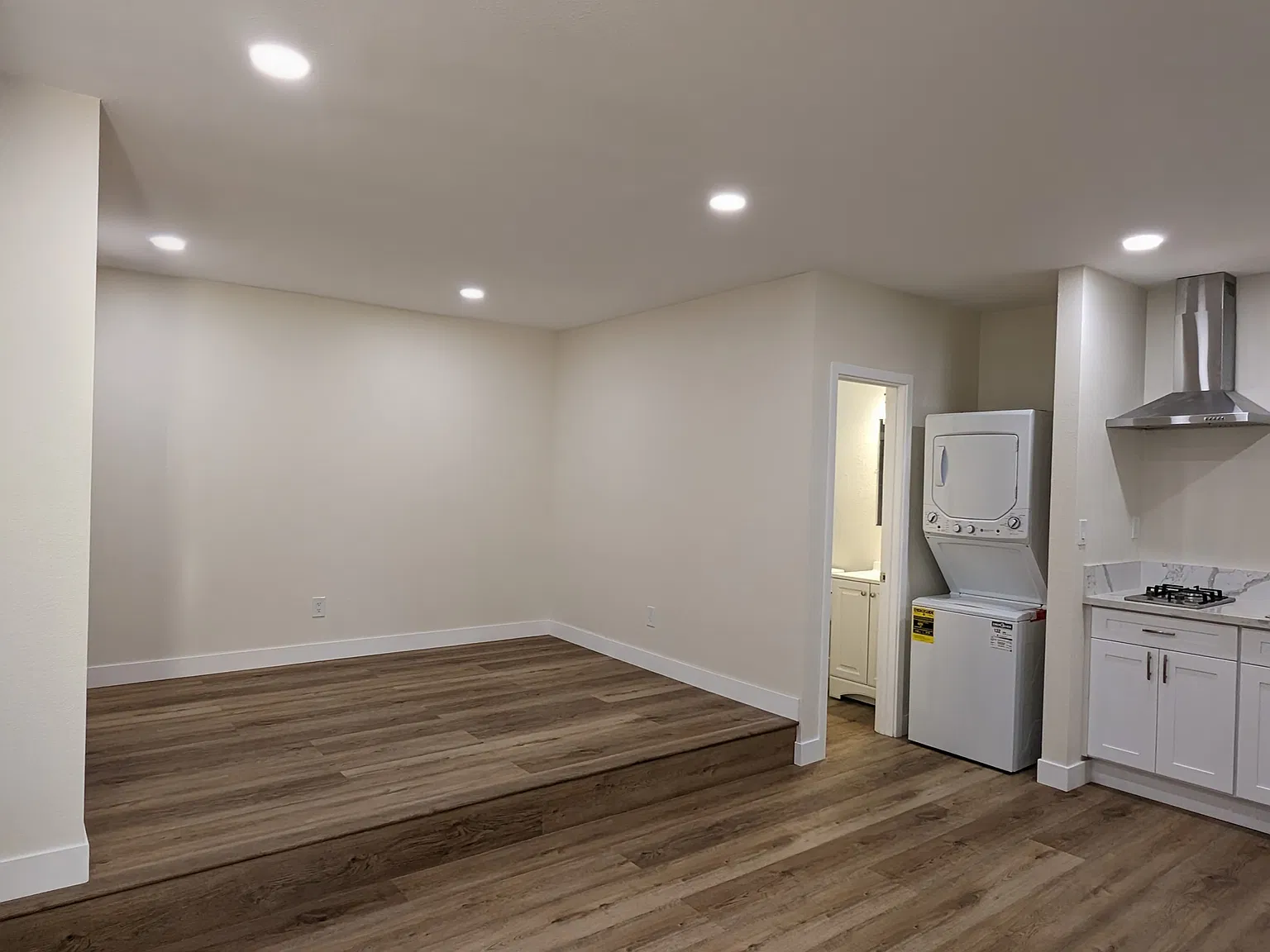Studio, 400 sqft, $1,900 — Photo 1