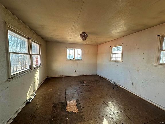3rd image of 4107 Cedarwood Ave