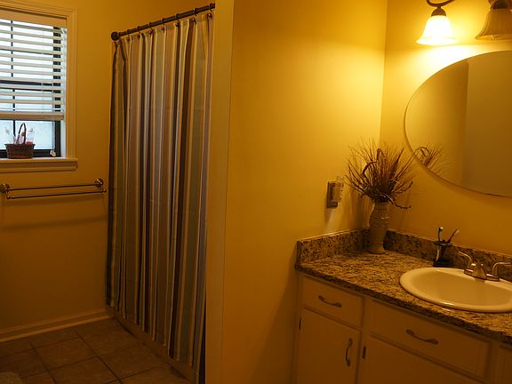 master bath w/walk in closet