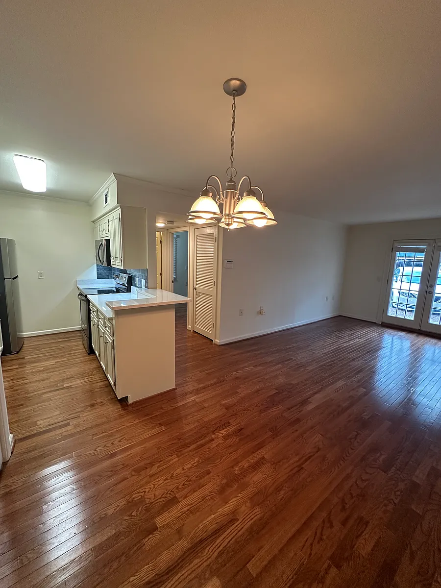 Building Photo - 2905 Burch Ave #10