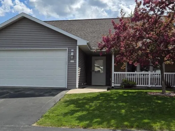 111 Stone Castle Dr, Fond Du Lac, WI 54935